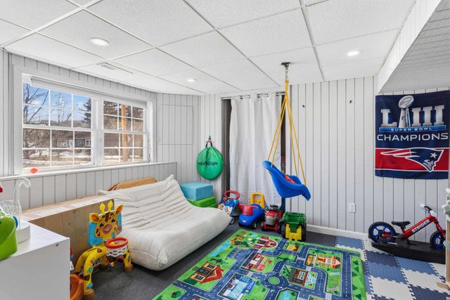 32 Syracuse Road, Nashua, NH 03064