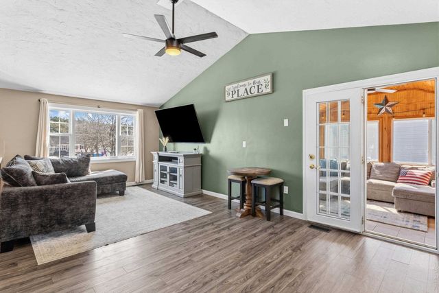 32 Syracuse Road, Nashua, NH 03064