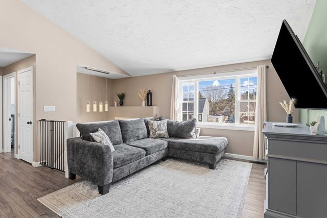 32 Syracuse Road, Nashua, NH 03064