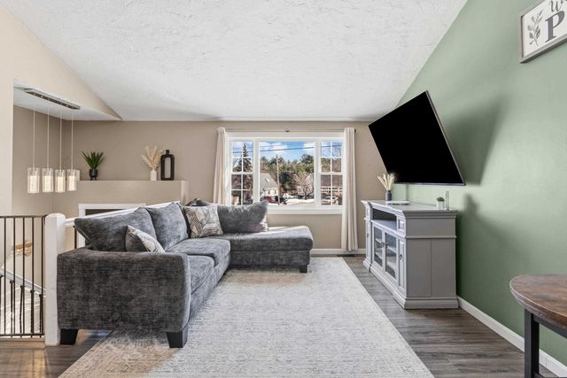 32 Syracuse Road, Nashua, NH 03064