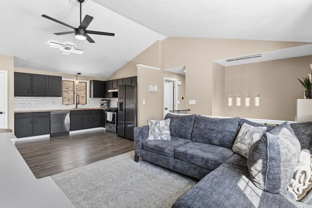 32 Syracuse Road, Nashua, NH 03064