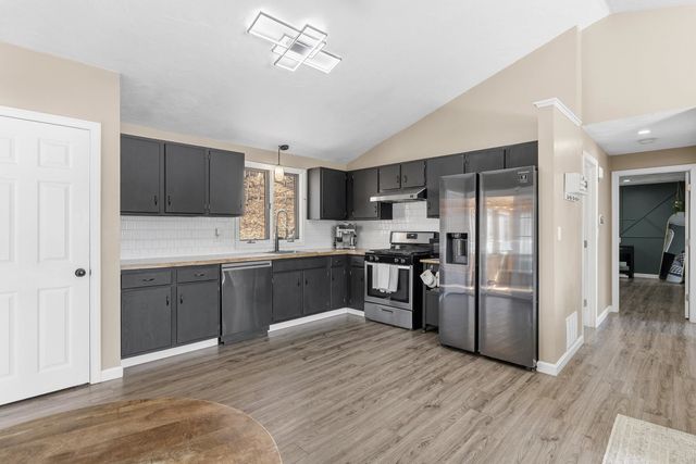 32 Syracuse Road, Nashua, NH 03064