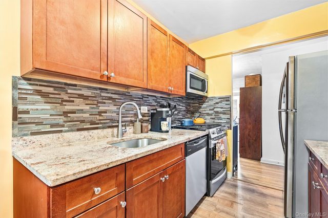 2080 Barnes Avenue 4A, Bronx, NY 10462
