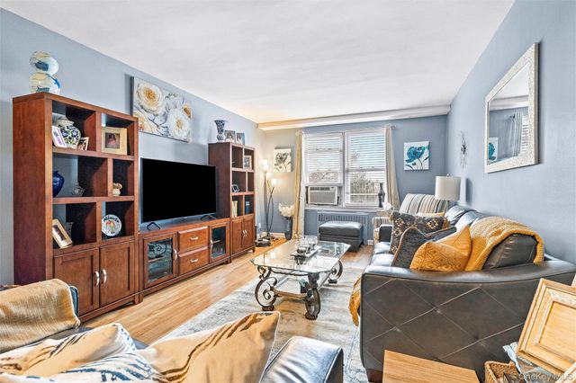 2080 Barnes Avenue 4A, Bronx, NY 10462