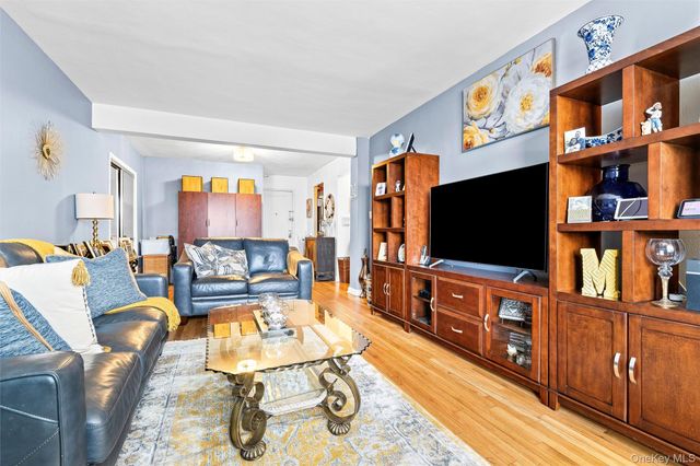 2080 Barnes Avenue 4A, Bronx, NY 10462
