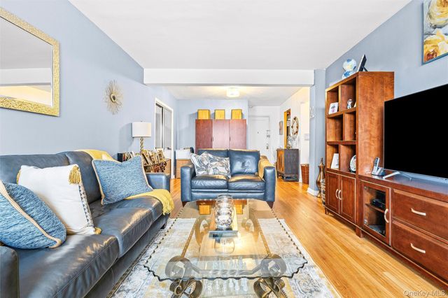 2080 Barnes Avenue 4A, Bronx, NY 10462