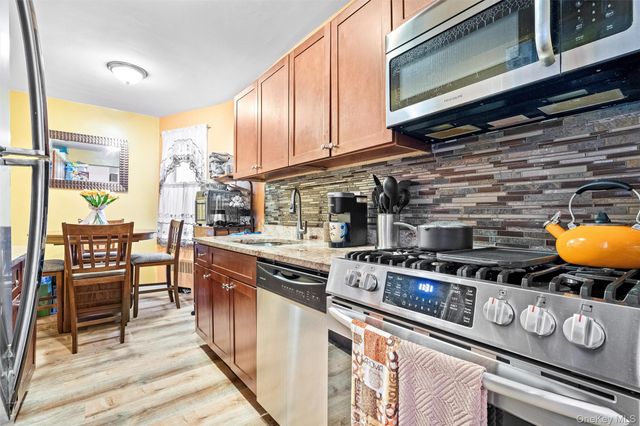 2080 Barnes Avenue 4A, Bronx, NY 10462