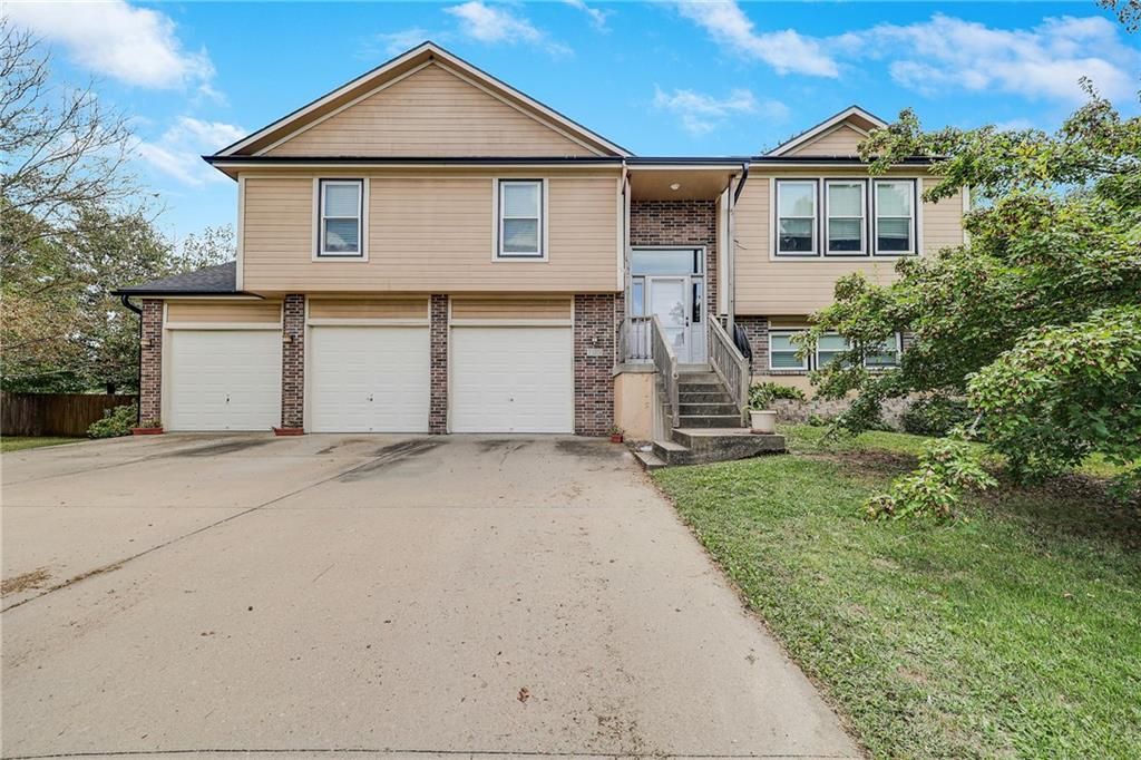 709 SW Harvest Circle, Grain Valley, MO 64029