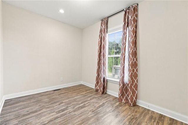 220 Kingsale RD, Suffolk, VA 23437