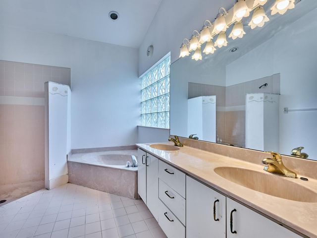 4610 NW 100th Way, Coral Springs, FL 33076