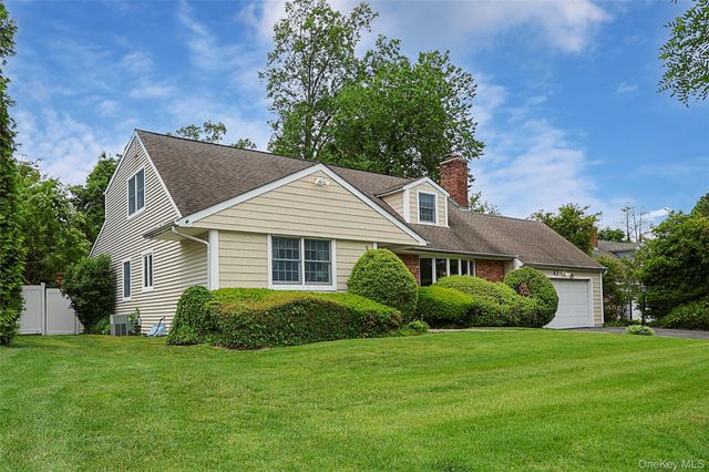 30 Todd Drive E, Glen Head, NY 11545