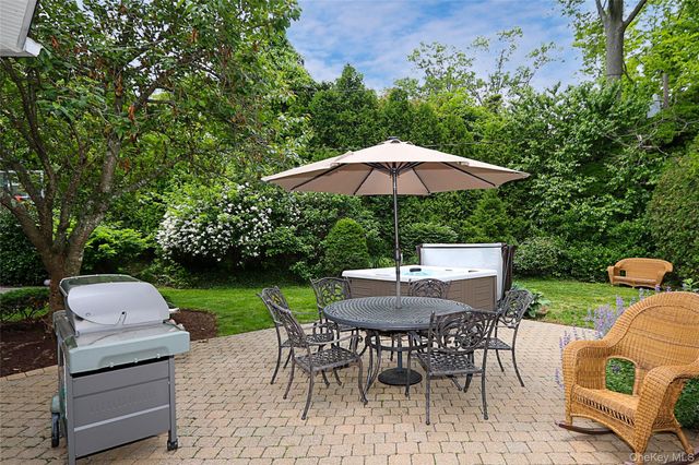 30 Todd Drive E, Glen Head, NY 11545
