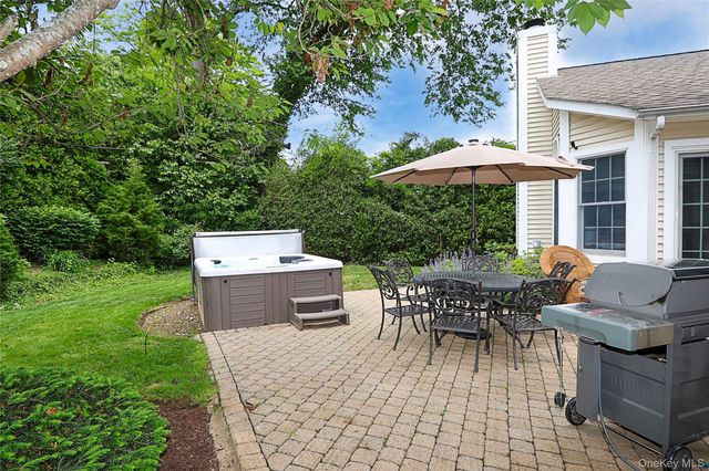 30 Todd Drive E, Glen Head, NY 11545