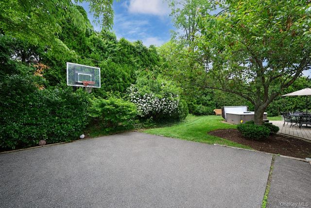 30 Todd Drive E, Glen Head, NY 11545