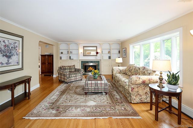 30 Todd Drive E, Glen Head, NY 11545