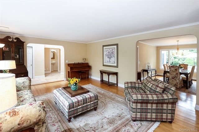 30 Todd Drive E, Glen Head, NY 11545