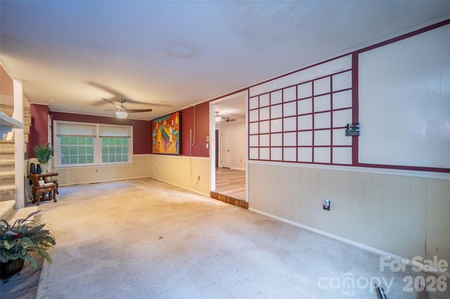 6 Hillview Circle, Asheville, NC 28805