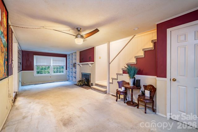 6 Hillview Circle, Asheville, NC 28805
