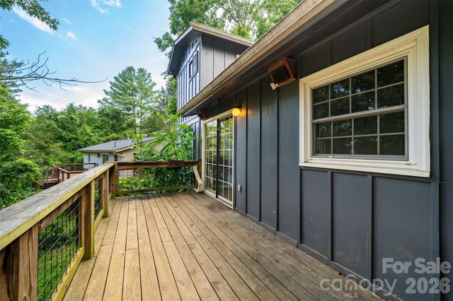 6 Hillview Circle, Asheville, NC 28805
