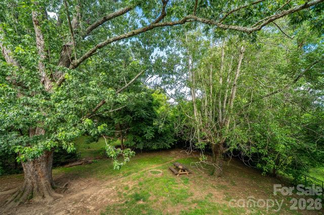 6 Hillview Circle, Asheville, NC 28805
