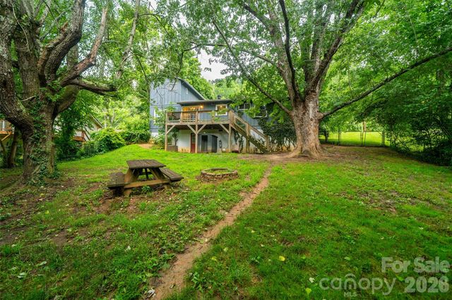 6 Hillview Circle, Asheville, NC 28805