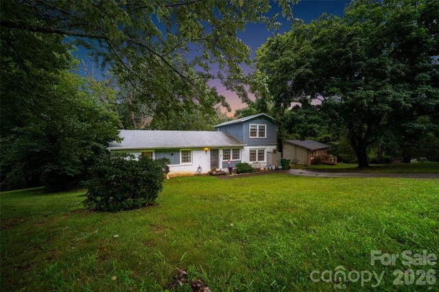 6 Hillview Circle, Asheville, NC 28805