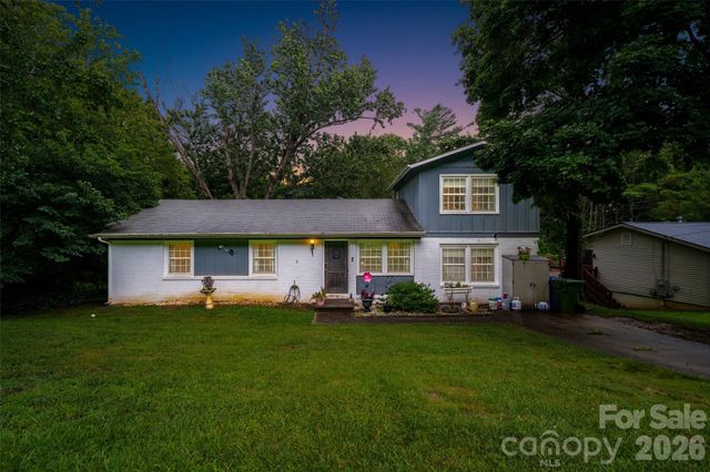 6 Hillview Circle, Asheville, NC 28805