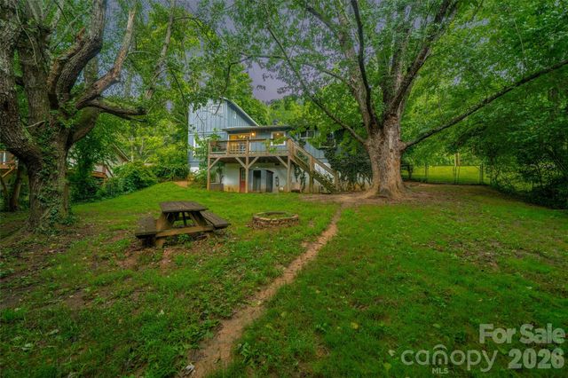 6 Hillview Circle, Asheville, NC 28805