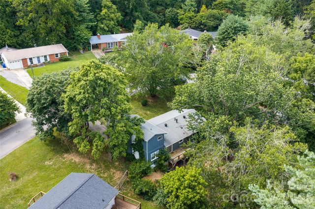 6 Hillview Circle, Asheville, NC 28805