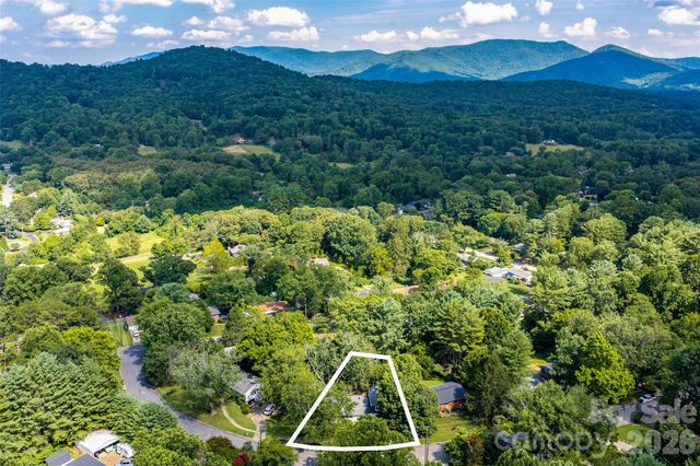 6 Hillview Circle, Asheville, NC 28805