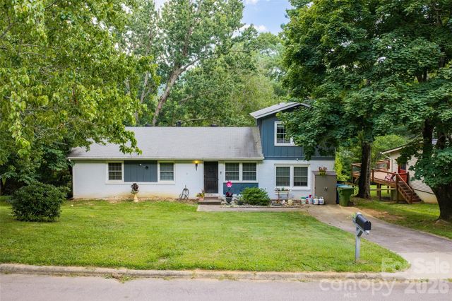 6 Hillview Circle, Asheville, NC 28805