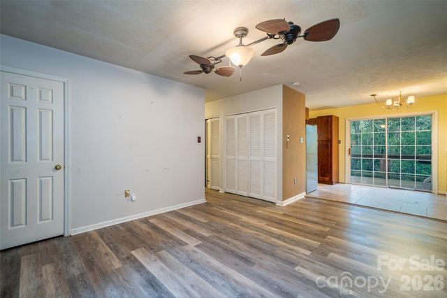 6 Hillview Circle, Asheville, NC 28805