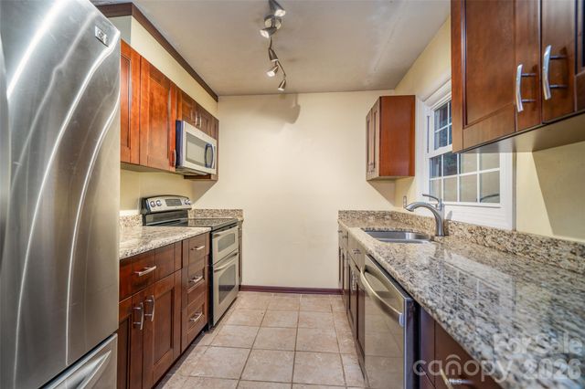 6 Hillview Circle, Asheville, NC 28805