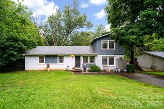 6 Hillview Circle, Asheville, NC 28805