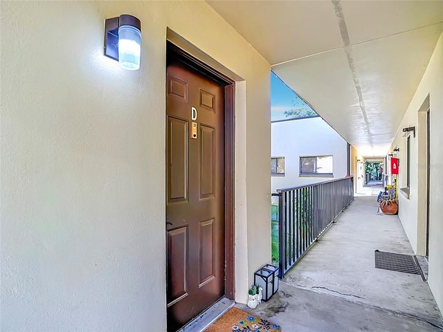11805 RAINTREE LAKE LN D, Temple Terrace, FL 33617