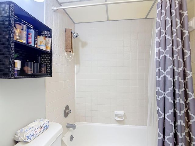 11805 RAINTREE LAKE LN D, Temple Terrace, FL 33617