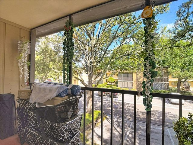 11805 RAINTREE LAKE LN D, Temple Terrace, FL 33617
