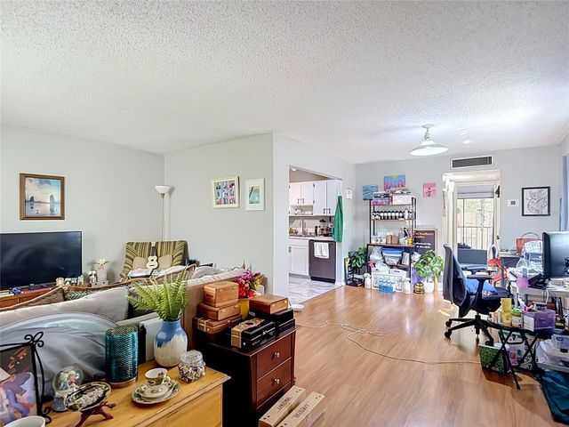 11805 RAINTREE LAKE LN D, Temple Terrace, FL 33617