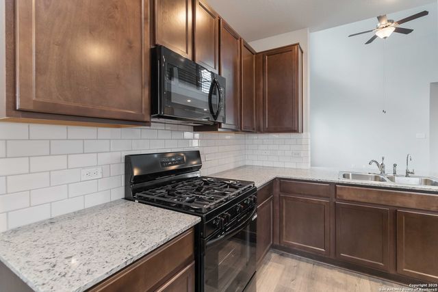 8803 Lemon Verbena, Elmendorf, TX 78112