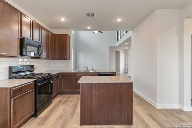 8803 Lemon Verbena, Elmendorf, TX 78112