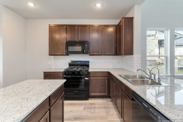 8803 Lemon Verbena, Elmendorf, TX 78112