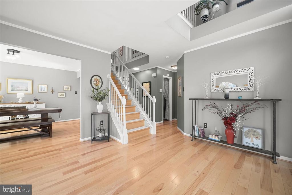 Image 10 of property listing at 7036 GARDEN WALK, Columbia, MD 21044