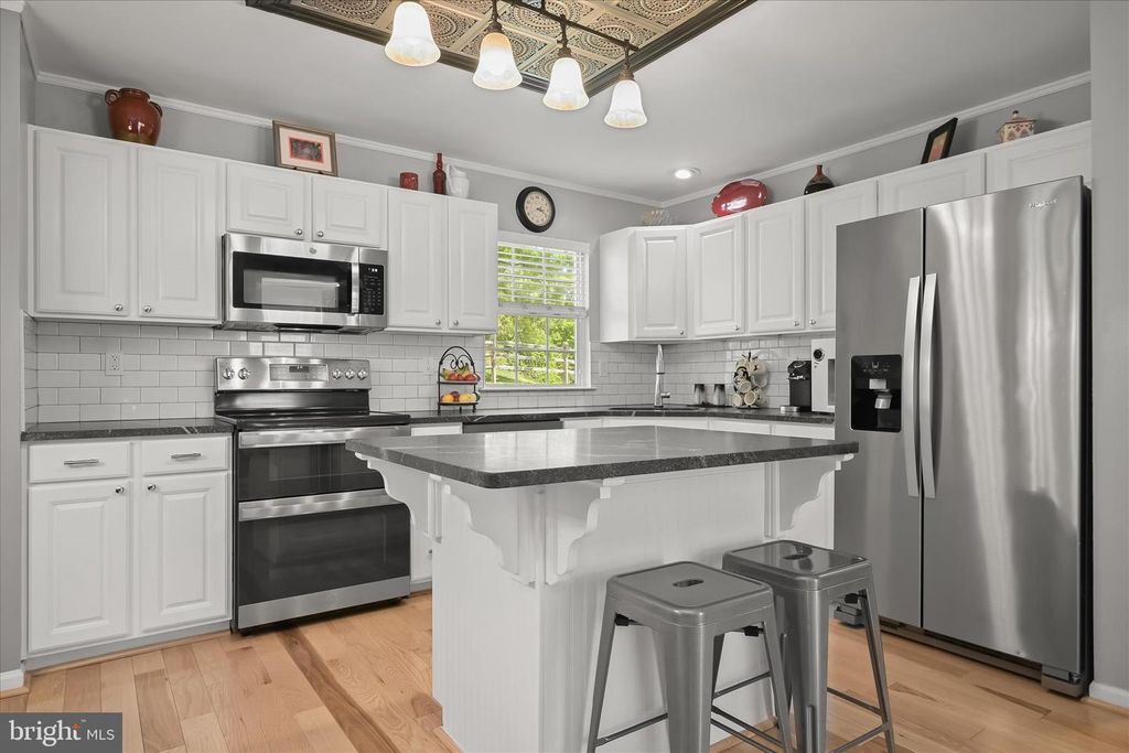 Image 15 of property listing at 7036 GARDEN WALK, Columbia, MD 21044