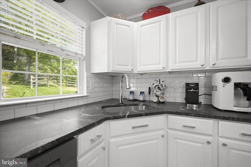 Image 18 of property listing at 7036 GARDEN WALK, Columbia, MD 21044