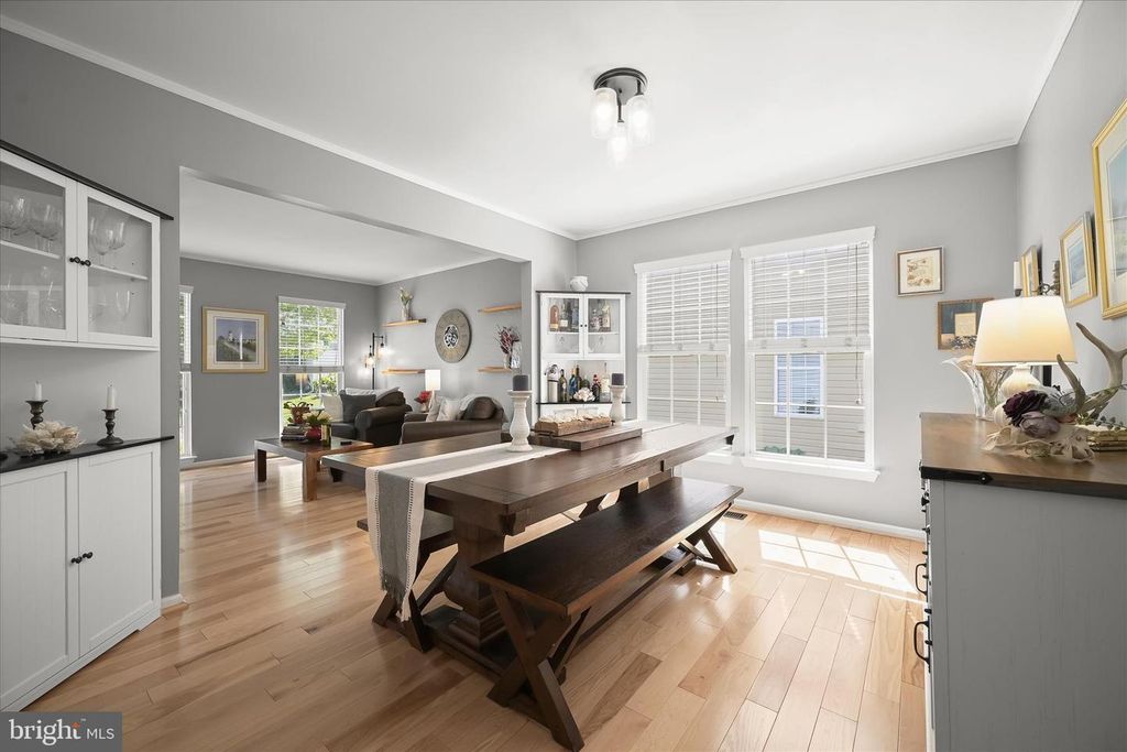 Image 3 of property listing at 7036 GARDEN WALK, Columbia, MD 21044