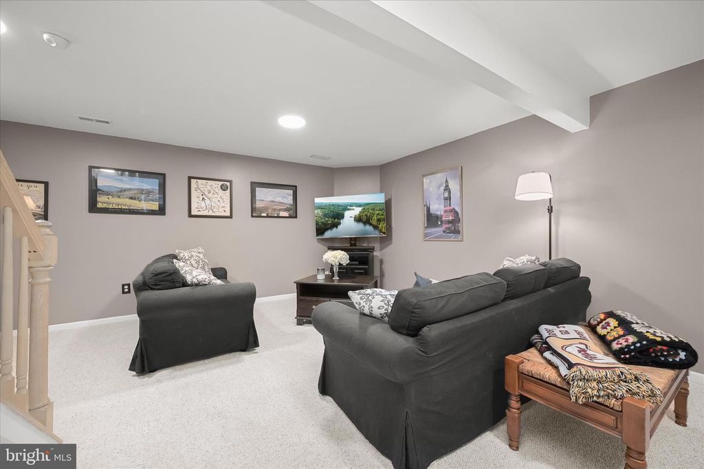 Image 47 of property listing at 7036 GARDEN WALK, Columbia, MD 21044