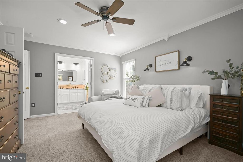 Image 5 of property listing at 7036 GARDEN WALK, Columbia, MD 21044