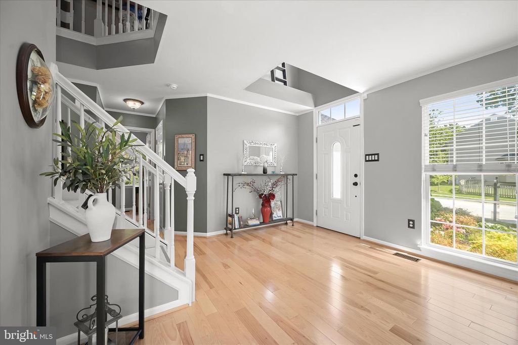 Image 6 of property listing at 7036 GARDEN WALK, Columbia, MD 21044