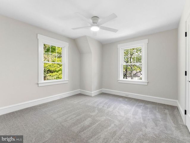 4 2ND ST, Riverton, NJ 08077
