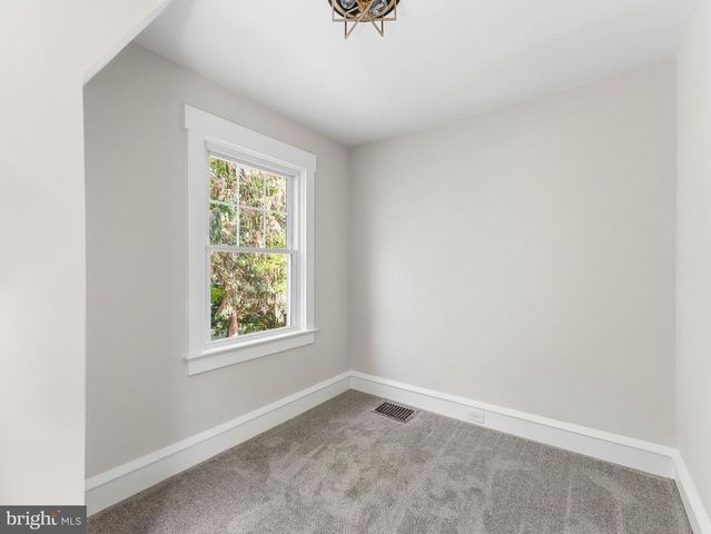 4 2ND ST, Riverton, NJ 08077